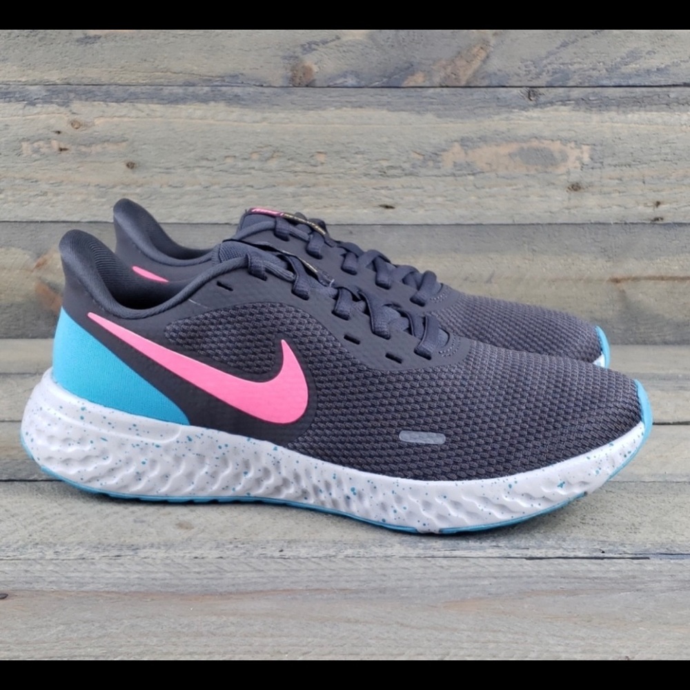 Nike Revolution 5 shoes